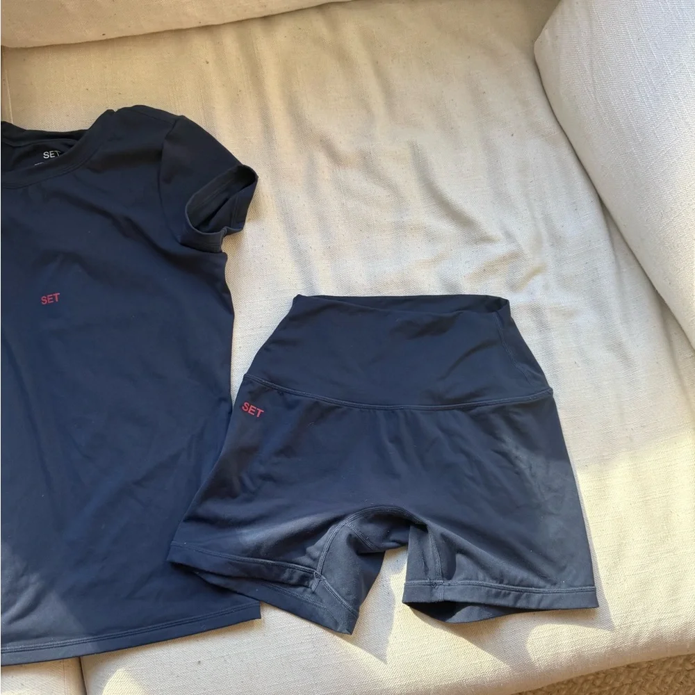 SET Active airluxe anchor shirt and biker shorts - Picture 6 of 6